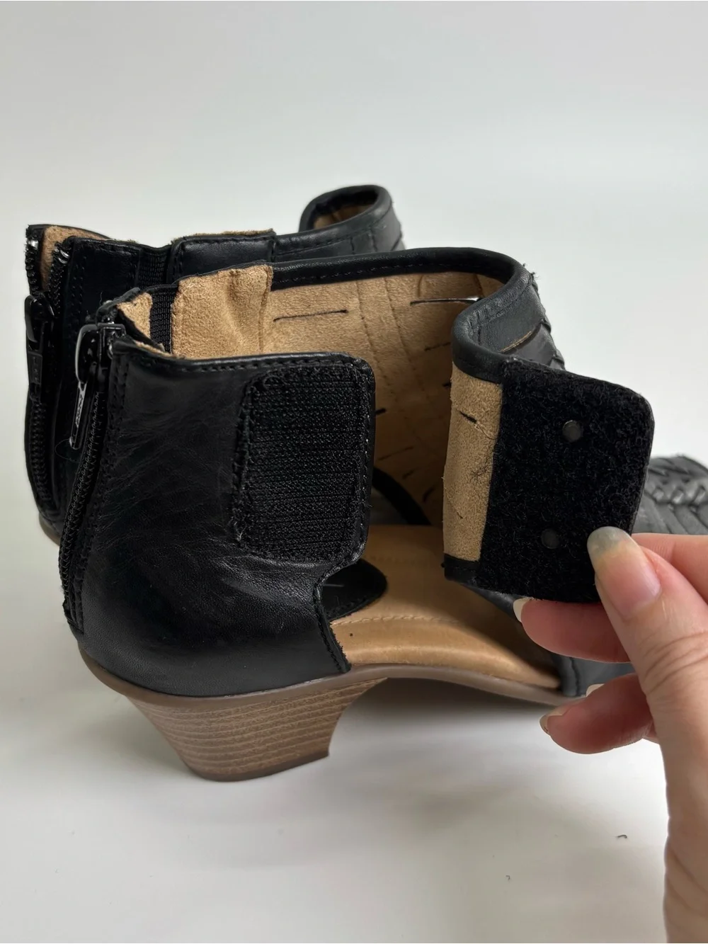 Earth Vicki black leather comfort heels 7 open toe bootie